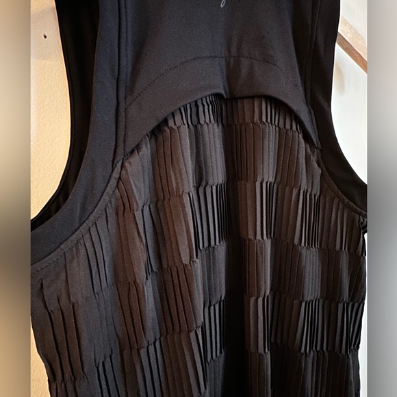 SSYS Black Pleated Back Collared V Neck Padded Active Dress XS - Picture 5 of 7